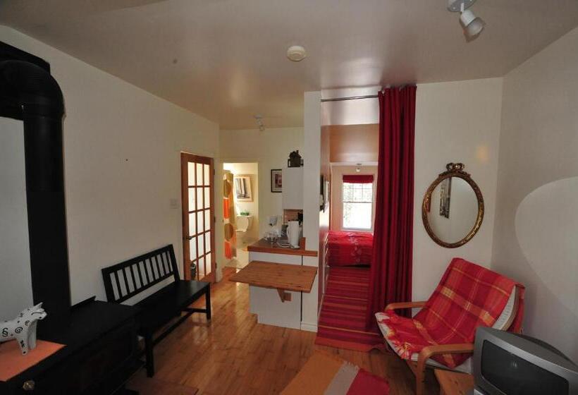 شقة غرفة واحدة, Little Shemogue Inn