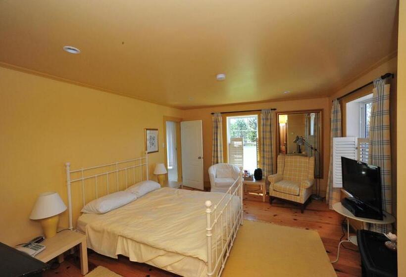 جناح, Little Shemogue Inn