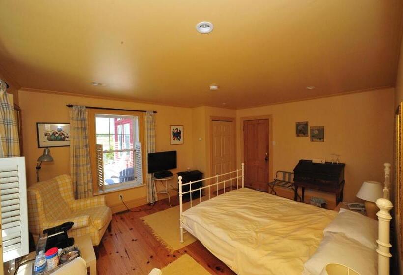 جناح, Little Shemogue Inn