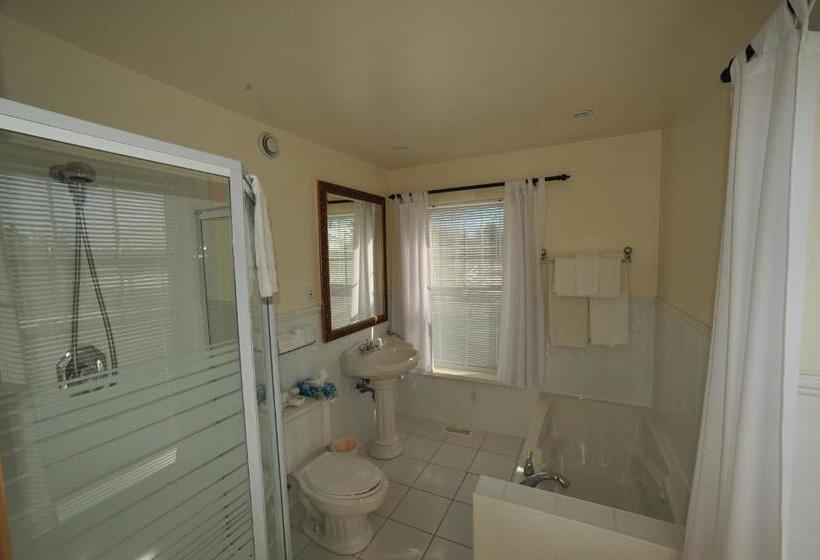 جناح, Little Shemogue Inn