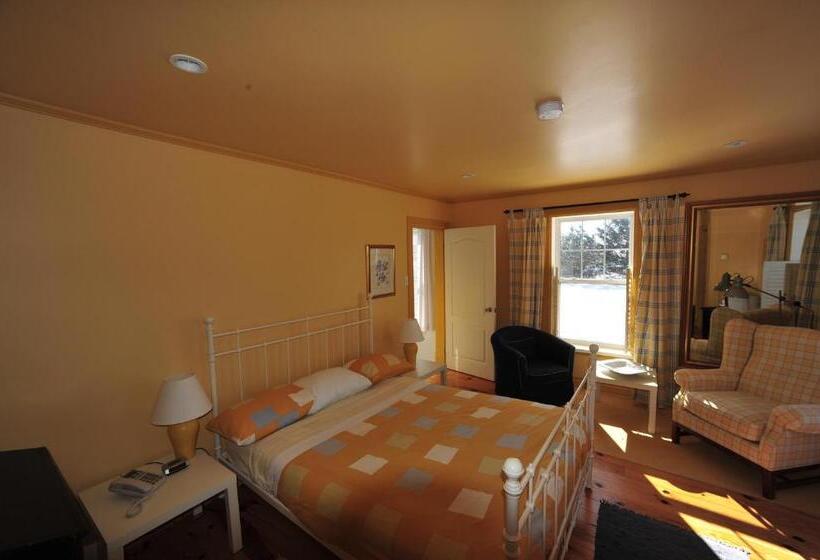 جناح, Little Shemogue Inn