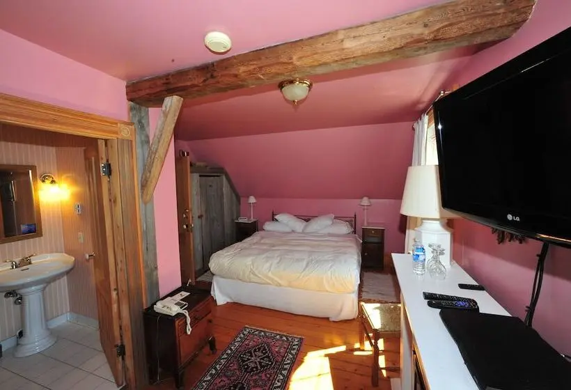 Perhehuone, Little Shemogue Inn