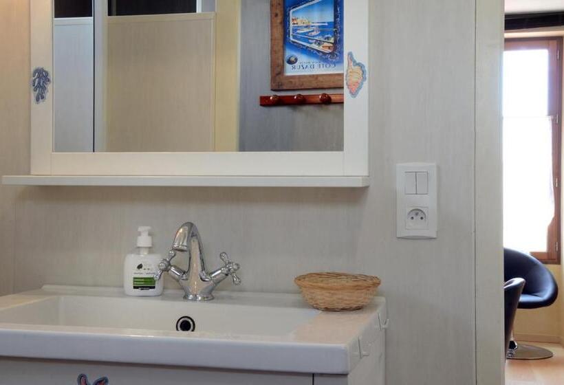 高级园景房, Avenue De La Gare