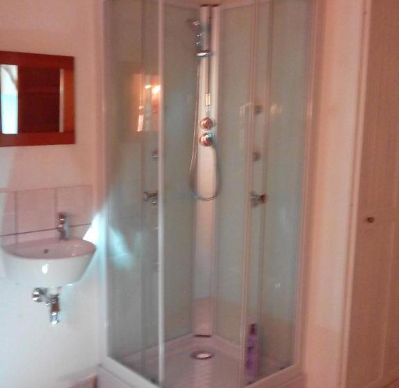 חדר סטנדרט, Free Zone