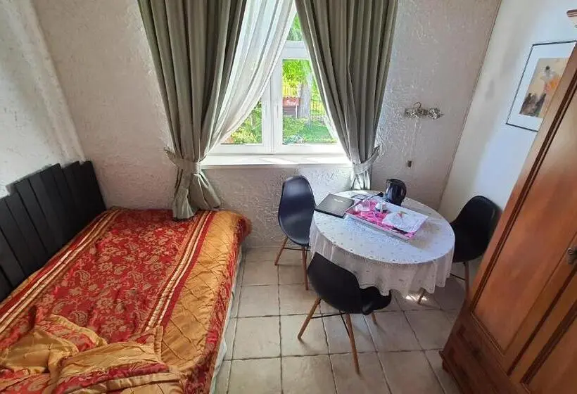 سوئیت خانواده 2 خوابه, Villa Meretare