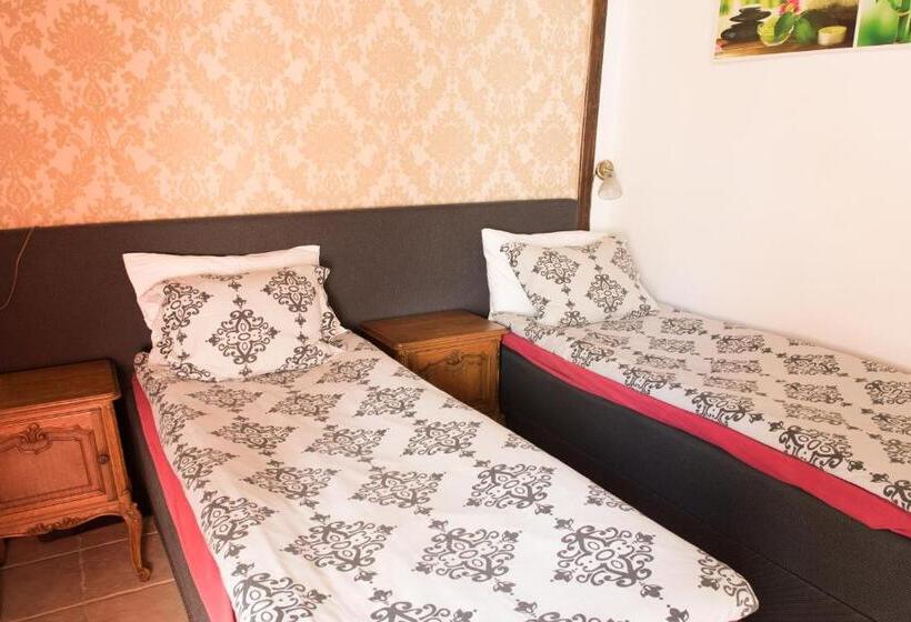 سوئیت خانواده 2 خوابه, Villa Meretare