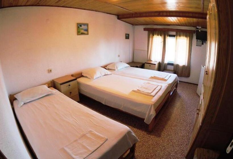 スタンダードトリプルルーム, Atanasovi House