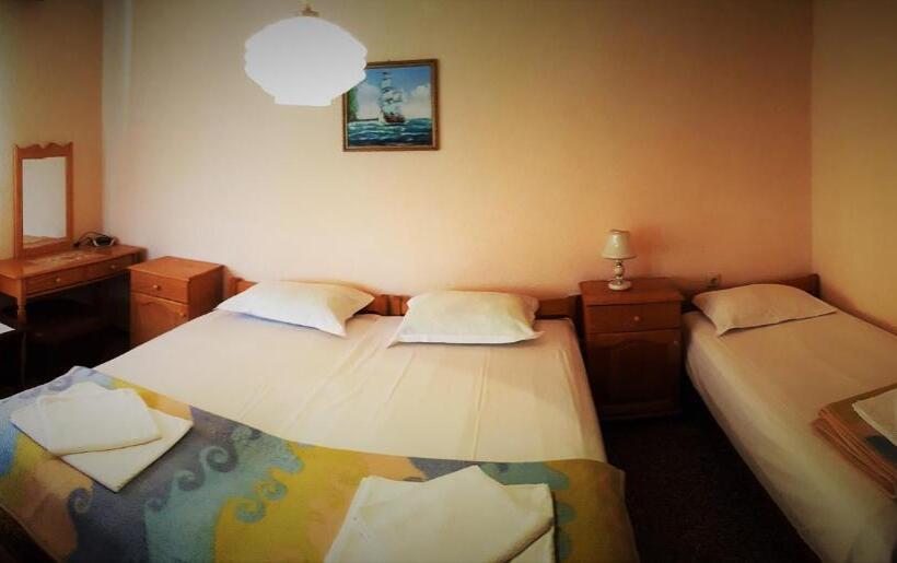 スタンダードトリプルルーム, Atanasovi House