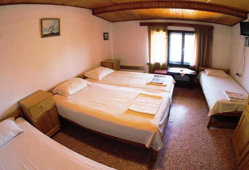 スタンダード４人部屋, Atanasovi House