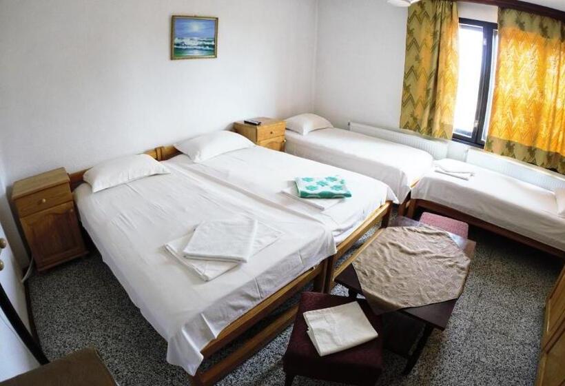 スタンダード４人部屋, Atanasovi House