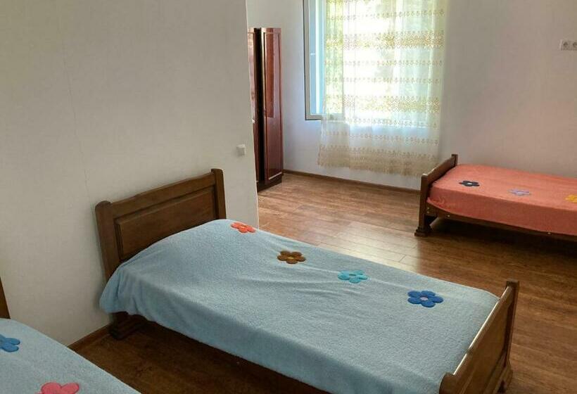 اتاق استاندارد سه نفره, Guest House Maxim
