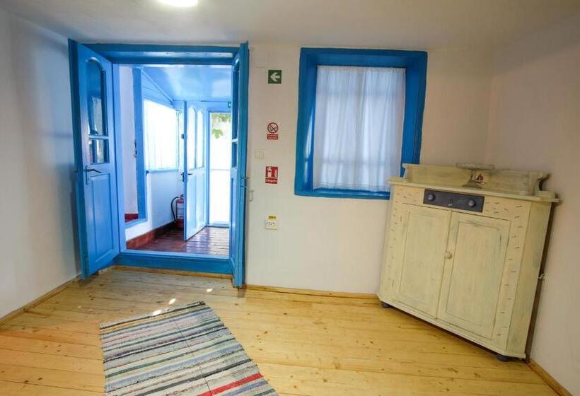 침실 3개 주택, La Lipoveni