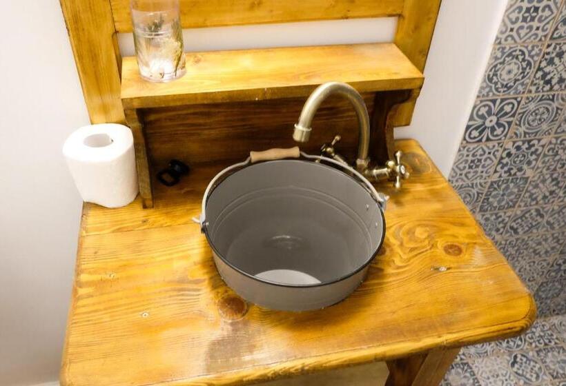 ３ベッドルームハウス, La Lipoveni