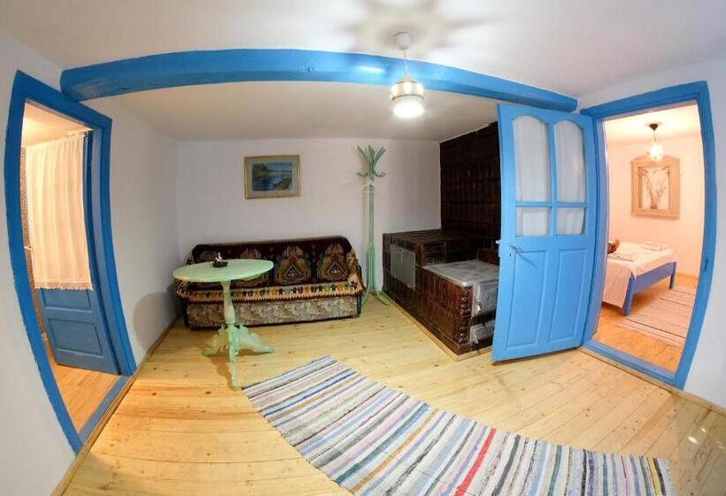 침실 3개 주택, La Lipoveni