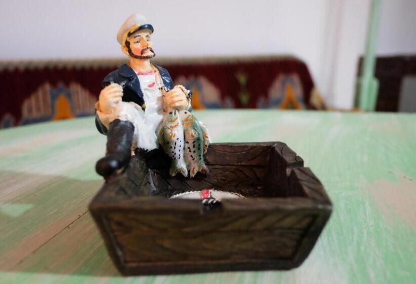 스탠다드 스튜디오, La Lipoveni