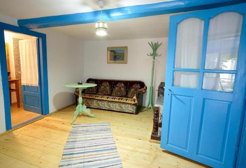 침실 3개 주택, La Lipoveni