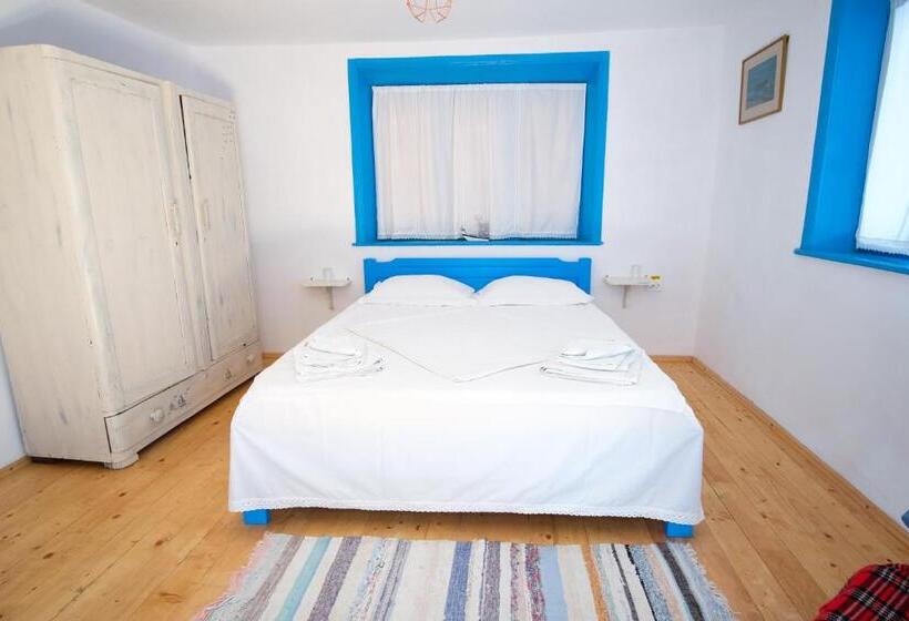 ３ベッドルームハウス, La Lipoveni