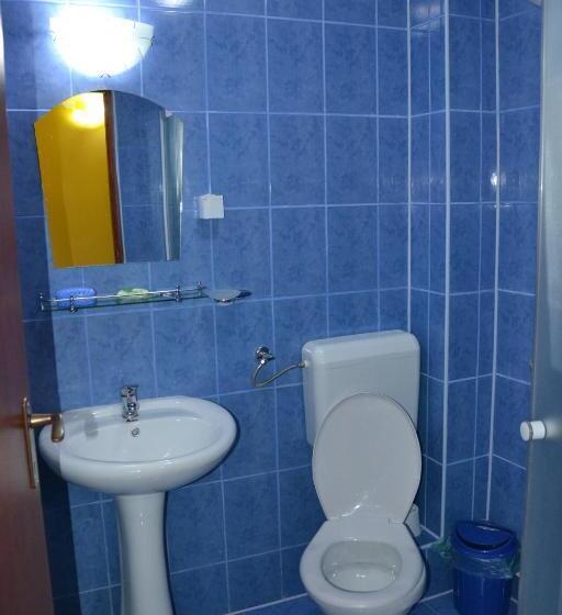 חדר משפחתי, Pensiunea Lala