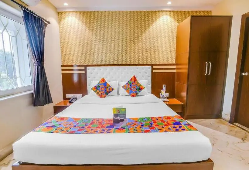 デラックスルーム, Fabhotel Luxor   Nr Acropolis Mall
