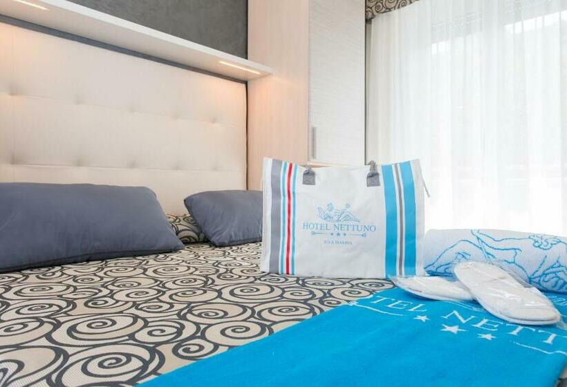 غرفة قياسية مزوَّدة بشُرفة, Nettuno