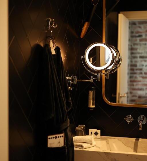 جناح جونيور, Gruner