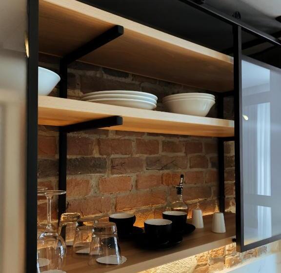 جناح جونيور, Gruner