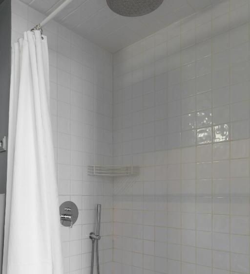 Junior suite with river view, Guestready Innvict Building