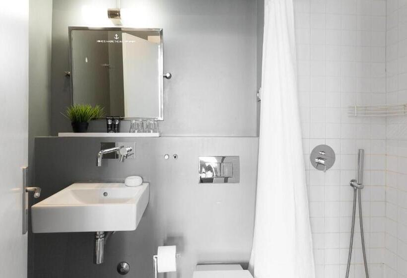 Junior suite with river view, Guestready Innvict Building