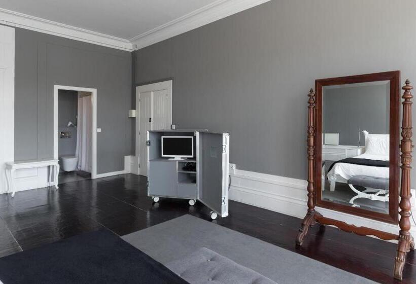 Junior suite with river view, Guestready   Innvict Building