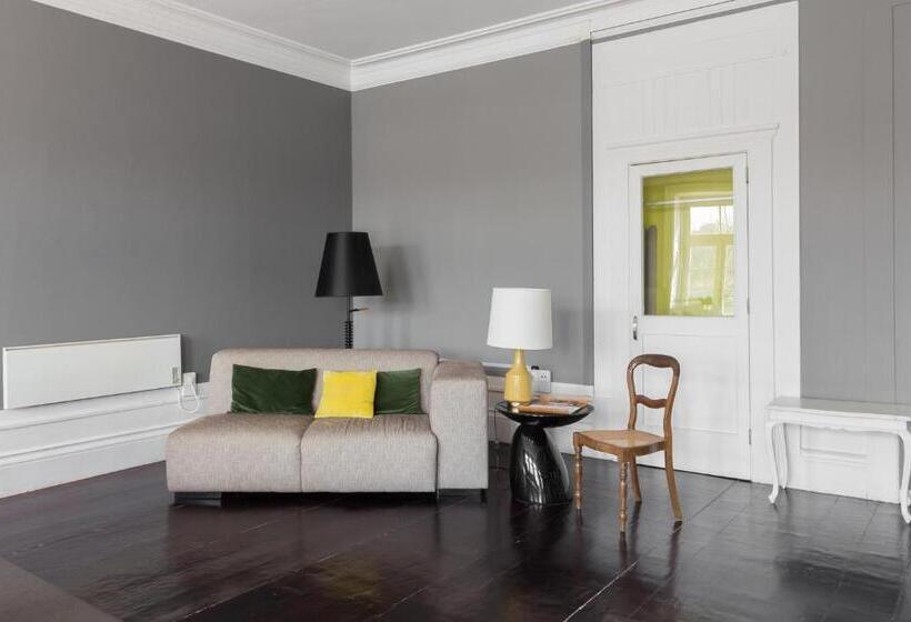 Junior suite with river view, Guestready Innvict Building