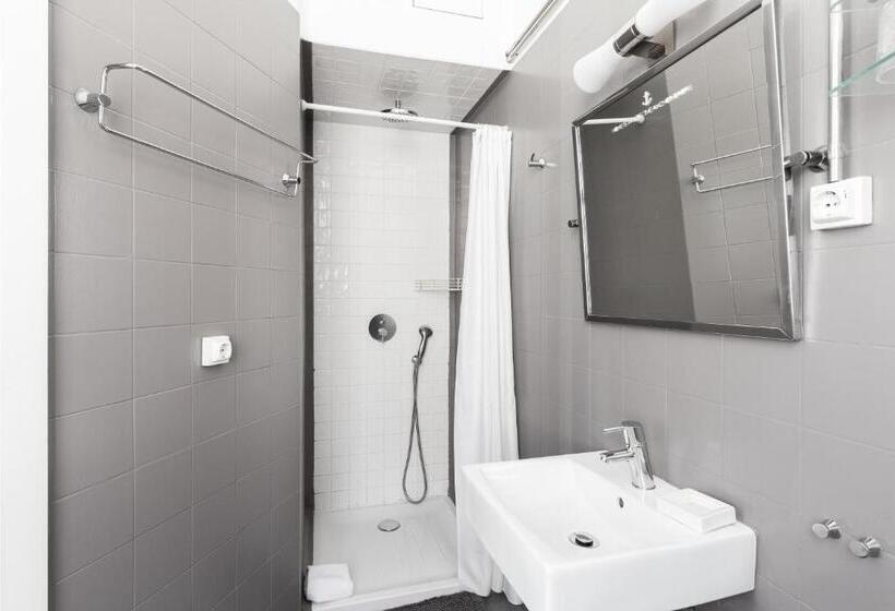 Junior suite with river view, Guestready Innvict Building