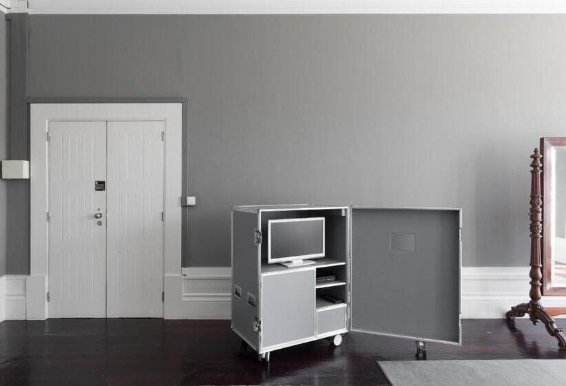 Junior suite with river view, Guestready Innvict Building