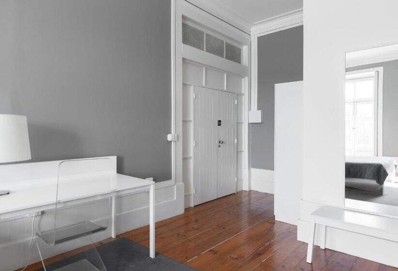 Deluxe room with river view, Guestready Innvict Building