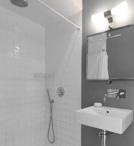 Deluxe room with river view, Guestready Innvict Building