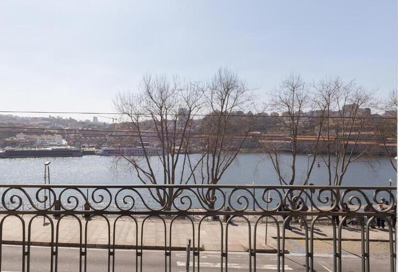 Deluxe room with river view, Guestready Innvict Building