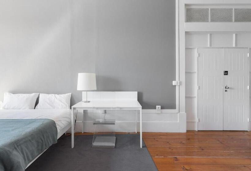 Deluxe room with river view, Guestready Innvict Building