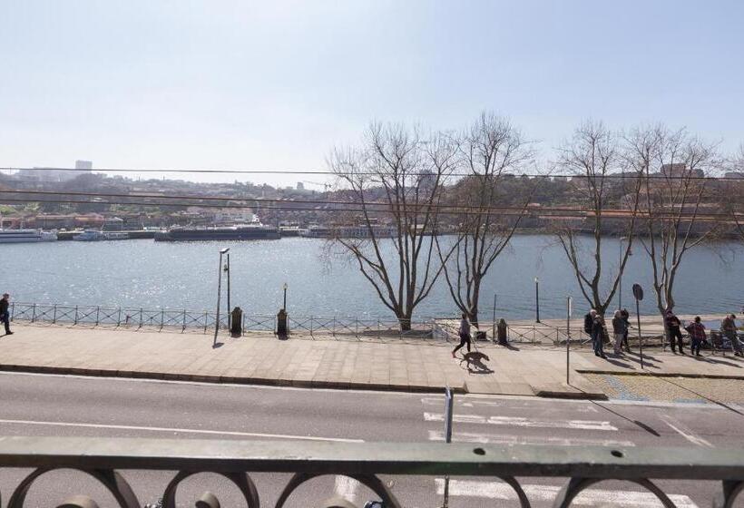 Deluxe room with river view, Guestready Innvict Building