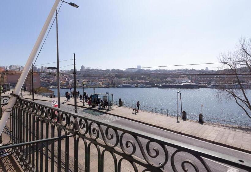 Deluxe room with river view, Guestready Innvict Building