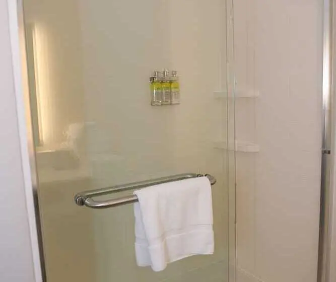 スイート, Holiday Inn Express & Suites Middletown, An Ihg