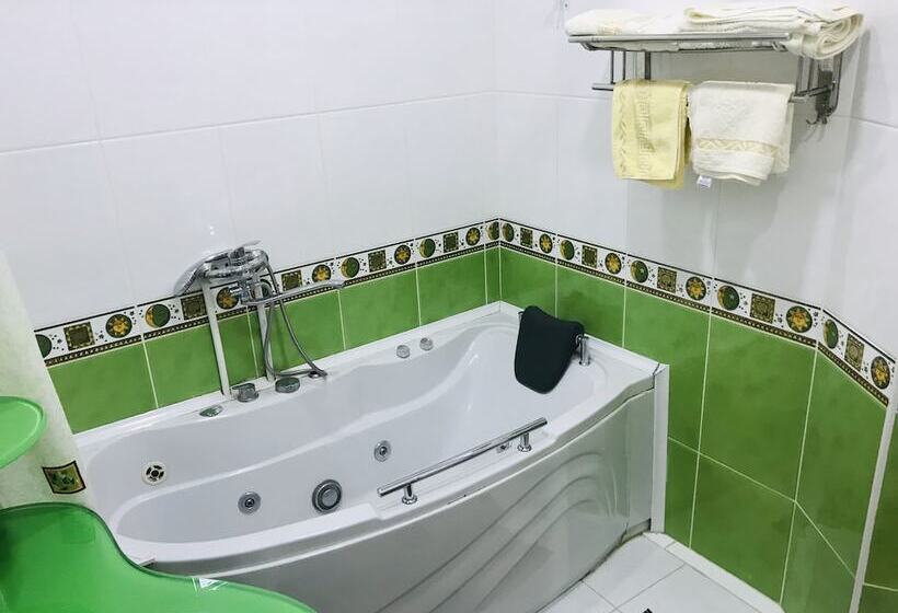 Habitació Triple Estàndard, Rahat Palace