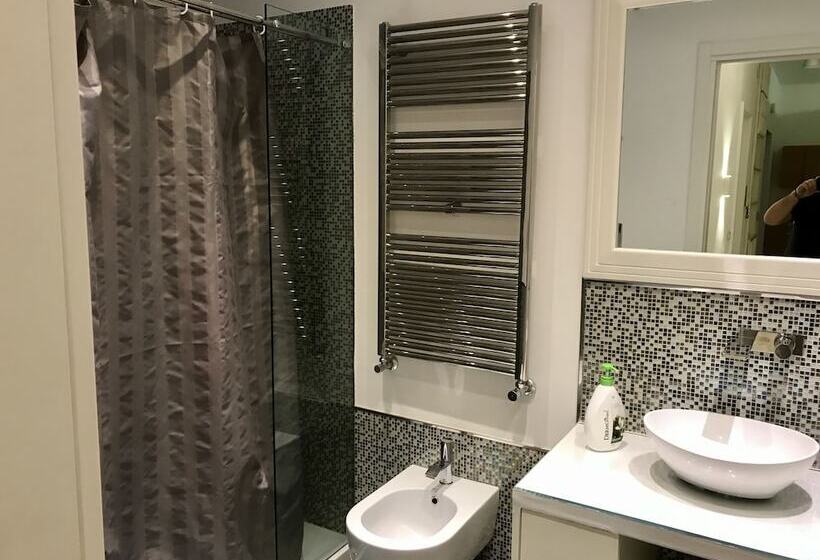 חדר אקונומי, Room 110 Bari  Guesthouse