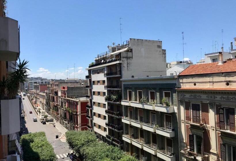 חדר סטנדרט לשלושה עם טרסה, Room 110 Bari  Guesthouse