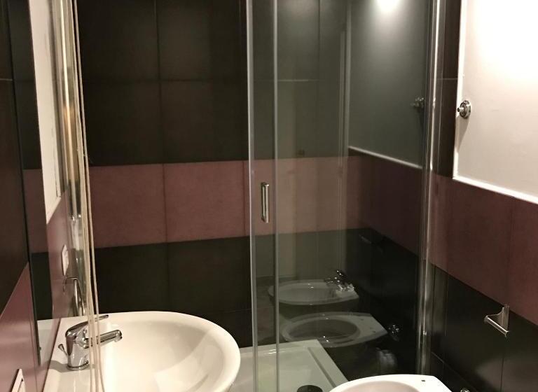 חדר סטנדרט לשלושה עם טרסה, Room 110 Bari  Guesthouse