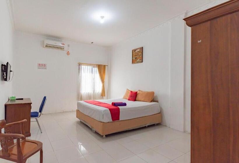 Номер Deluxe, Reddoorz Near Samarinda Square