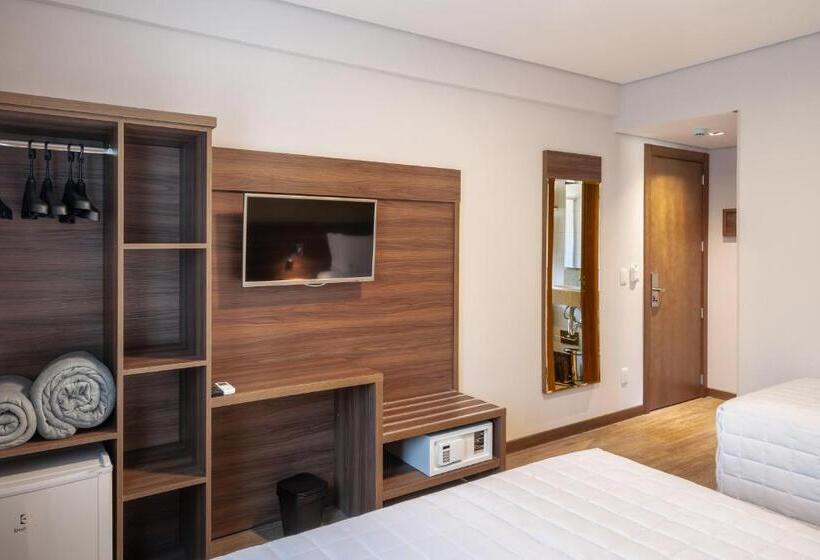 חדר דלוקס לשלושה, Fioreze Primo