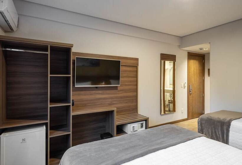 חדר דלוקס לשלושה, Fioreze Primo