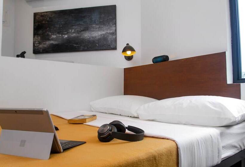 Escritório Estándar, Gomez House