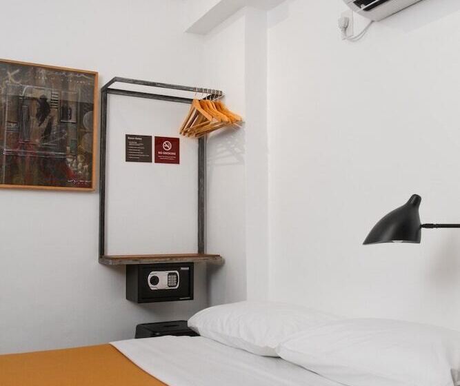 Quarto Estandar, Gomez House