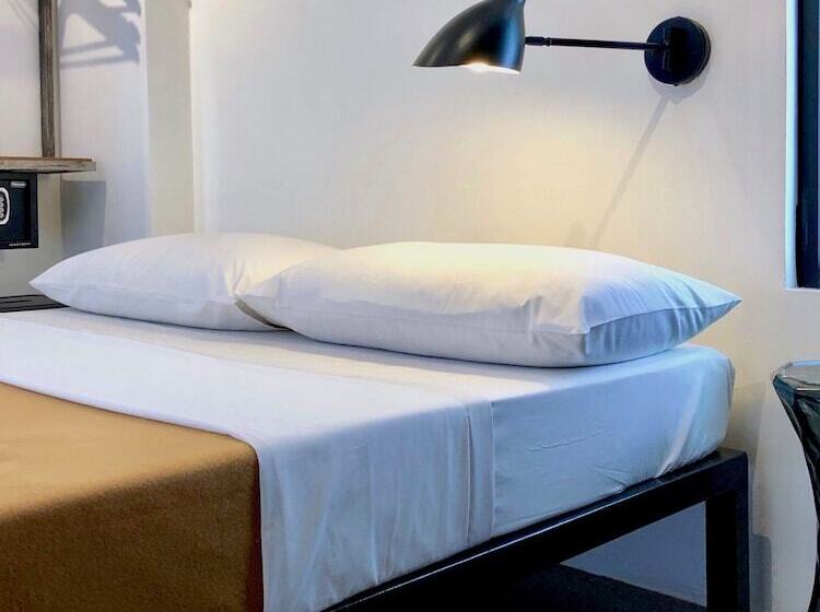 Quarto Estandar, Gomez House