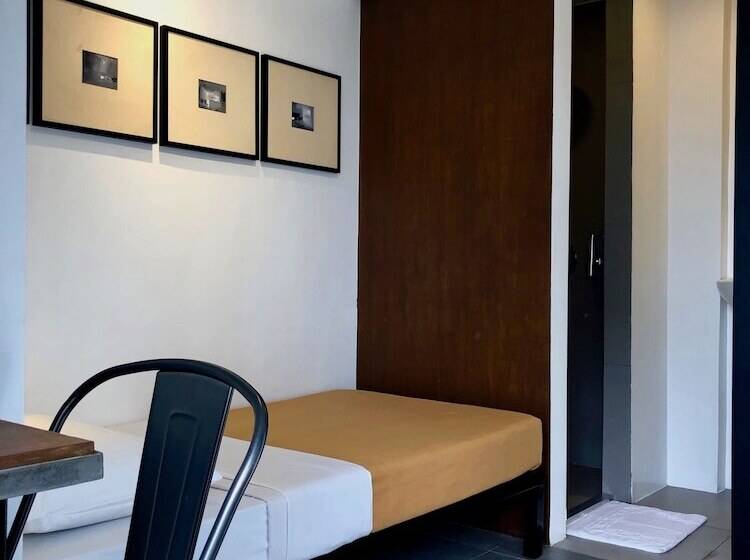 Quarto Estandar, Gomez House